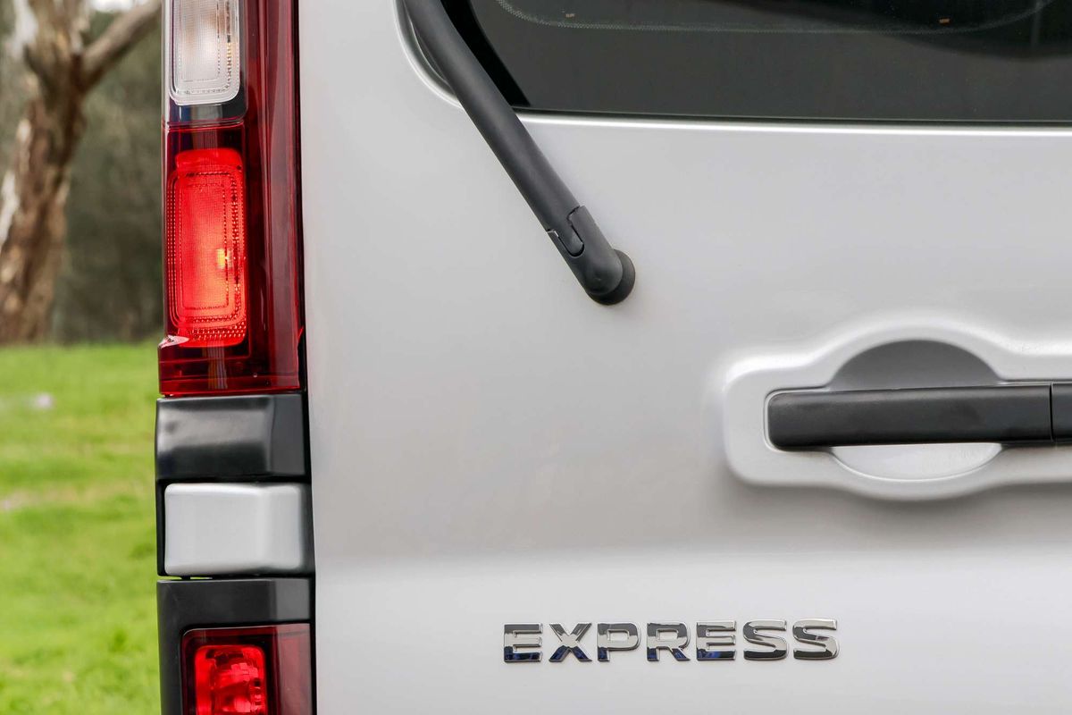 2021 Mitsubishi Express GLX SN SWB image 10
