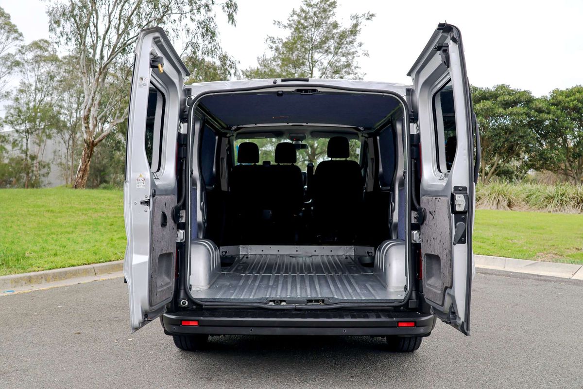 2021 Mitsubishi Express GLX SN SWB image 11