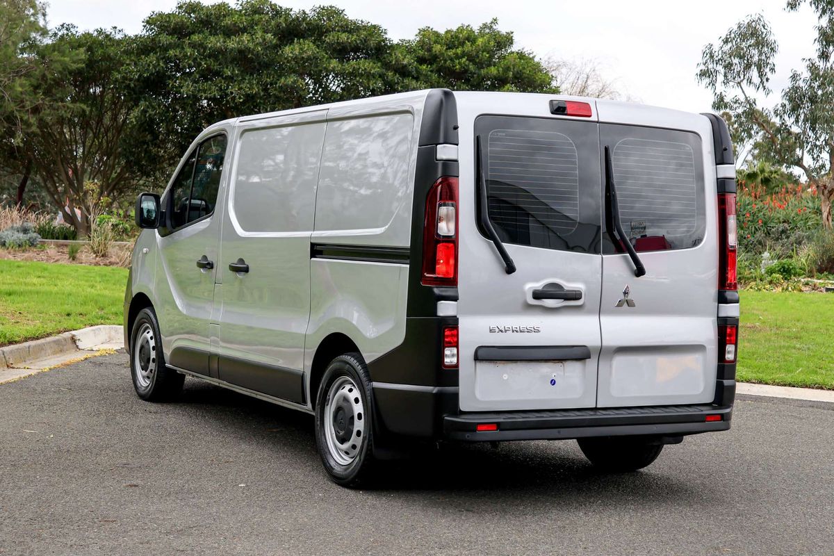 2021 Mitsubishi Express GLX SN SWB image 13