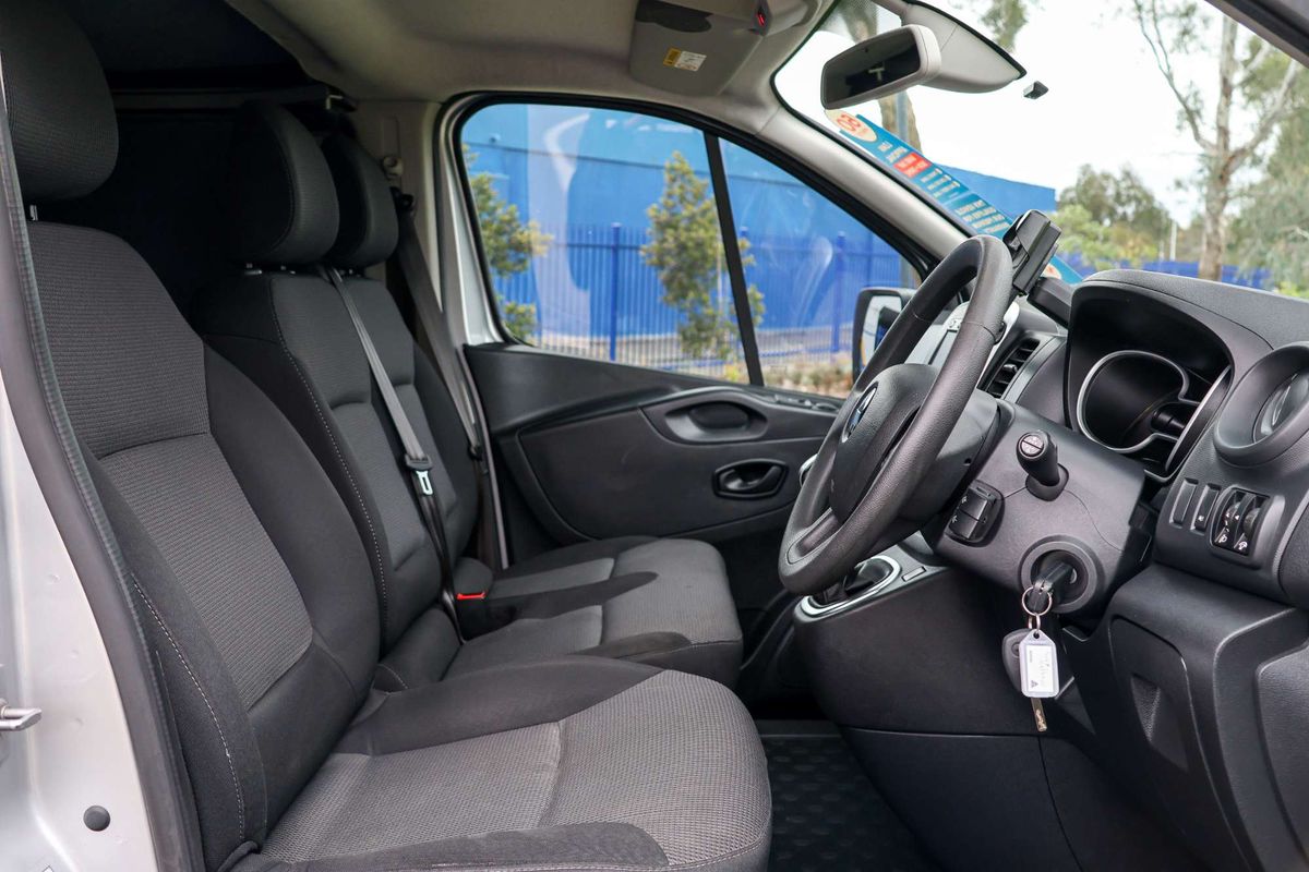 2021 Mitsubishi Express GLX SN SWB image 24