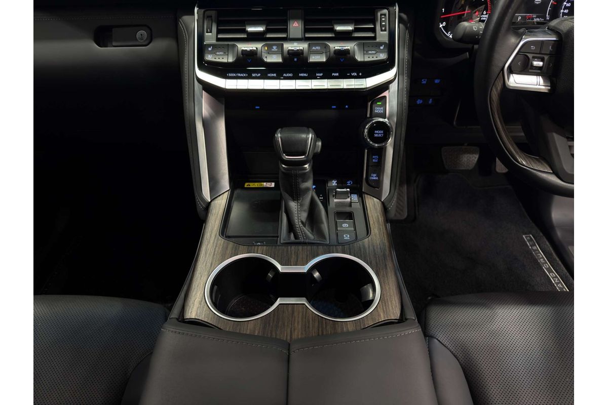 2023 Toyota Landcruiser VX FJA300R image 17