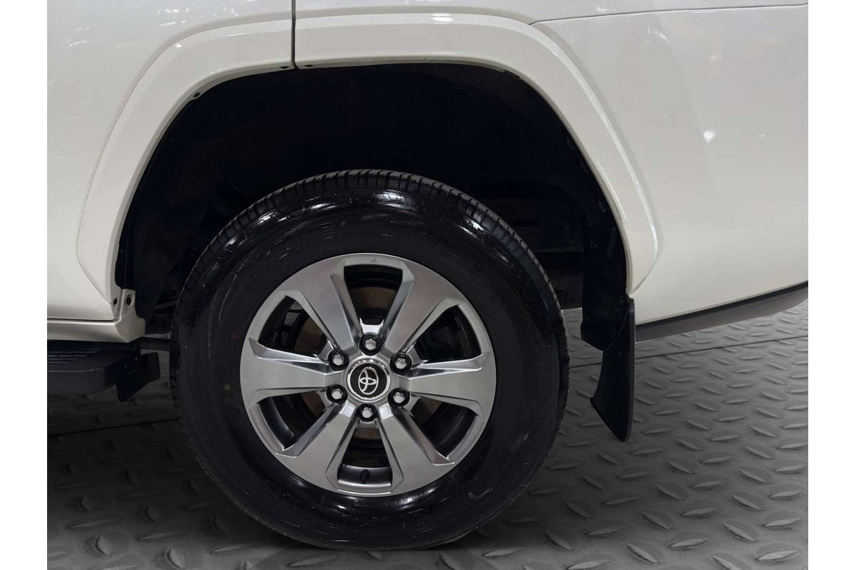 2023 Toyota Landcruiser VX FJA300R image 24