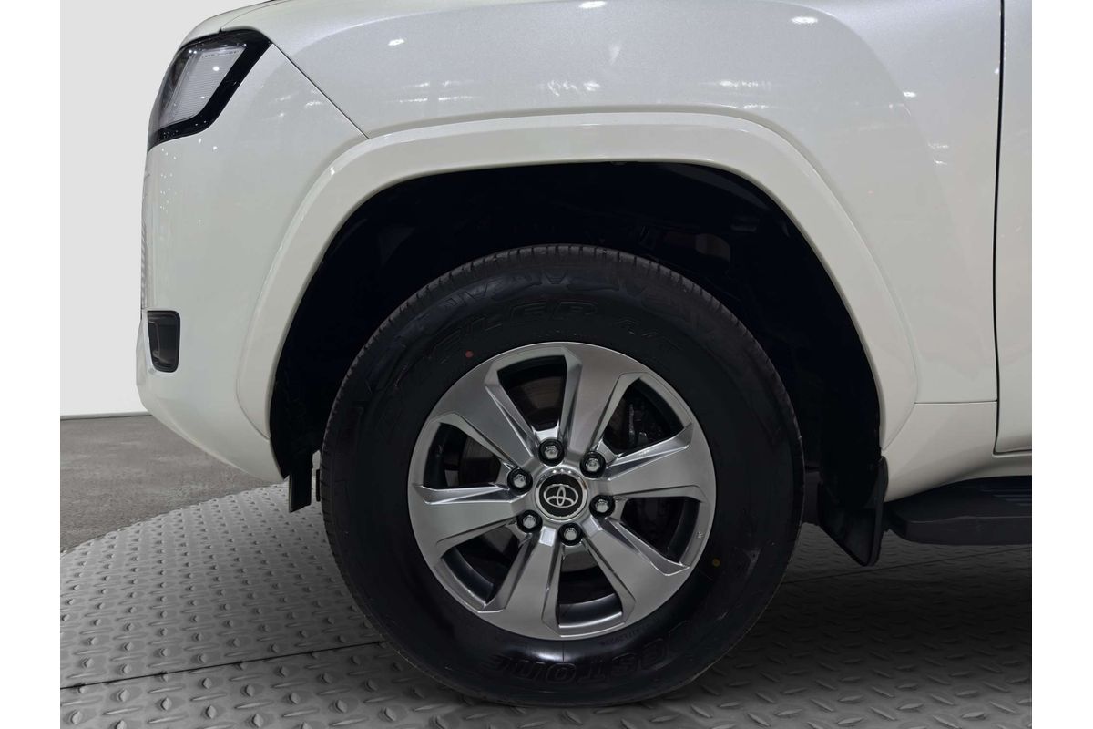 2023 Toyota Landcruiser VX FJA300R image 25