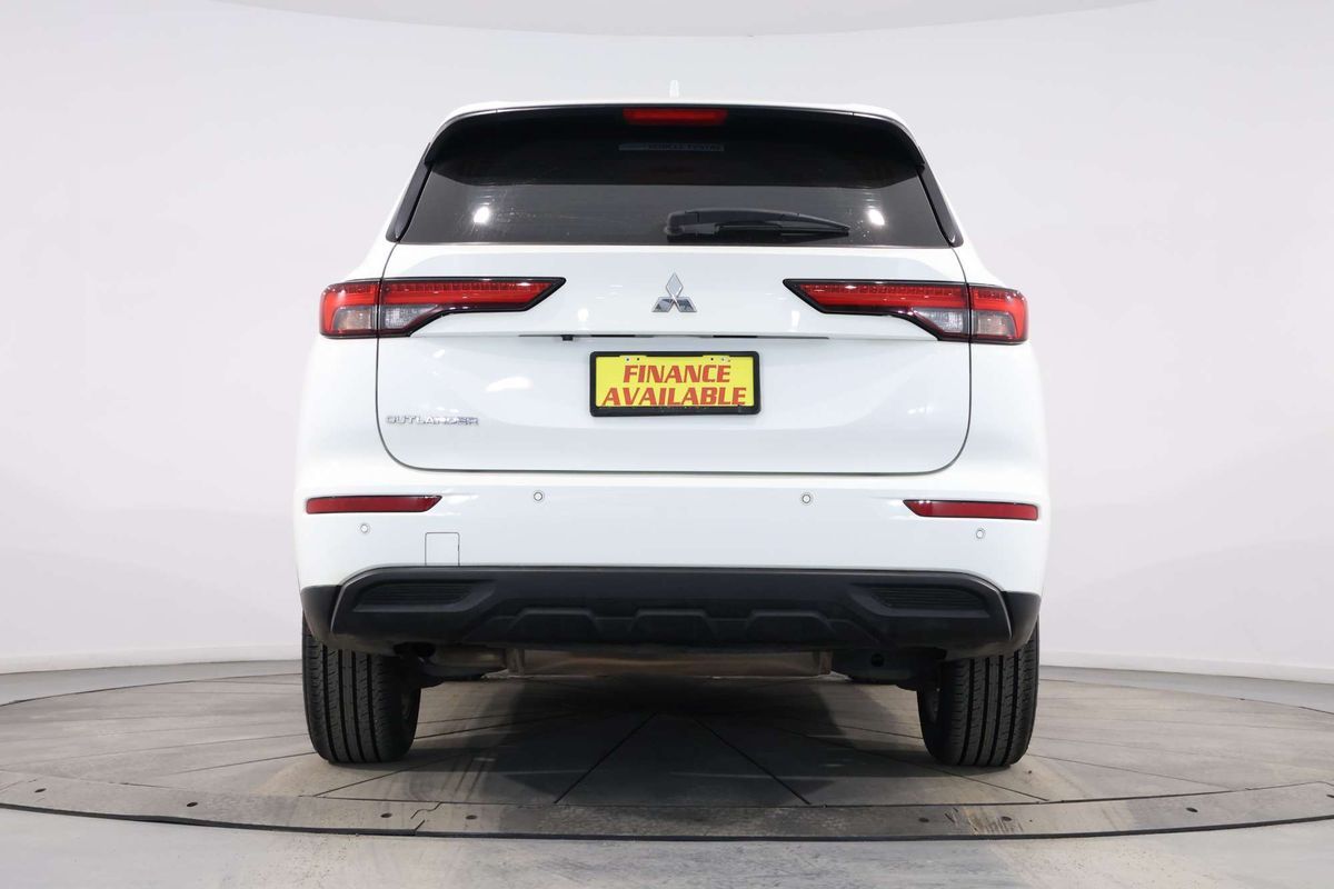 2022 Mitsubishi Outlander ES ZM