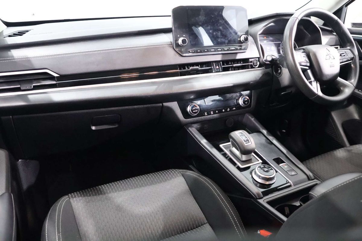 2022 Mitsubishi Outlander ES ZM
