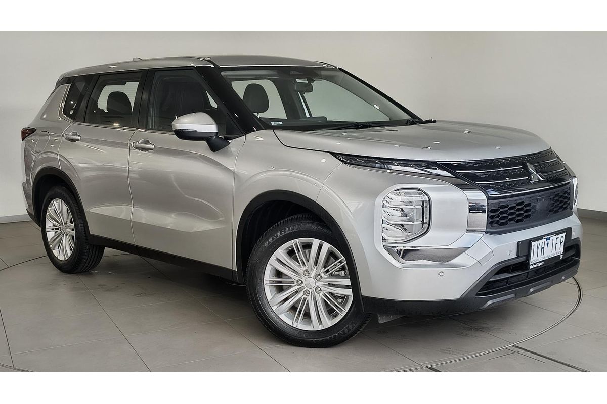 2023 Mitsubishi Outlander ES ZM