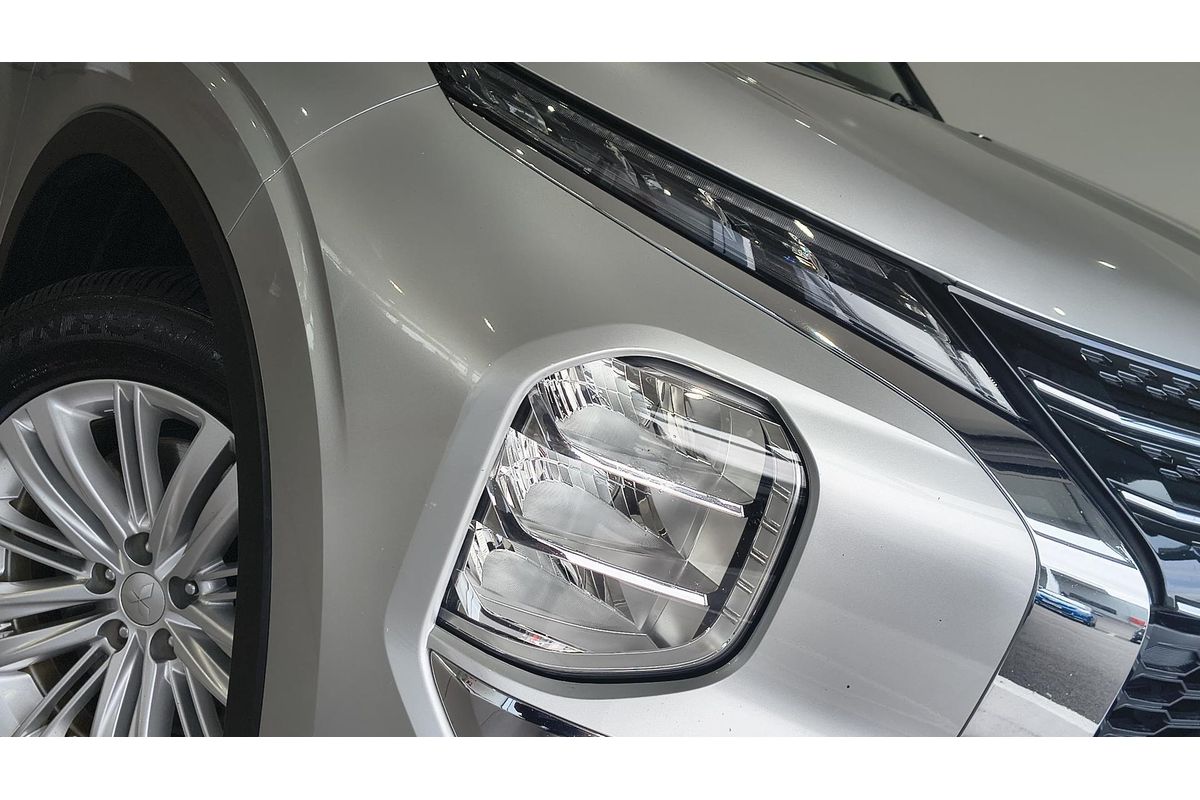 2023 Mitsubishi Outlander ES ZM