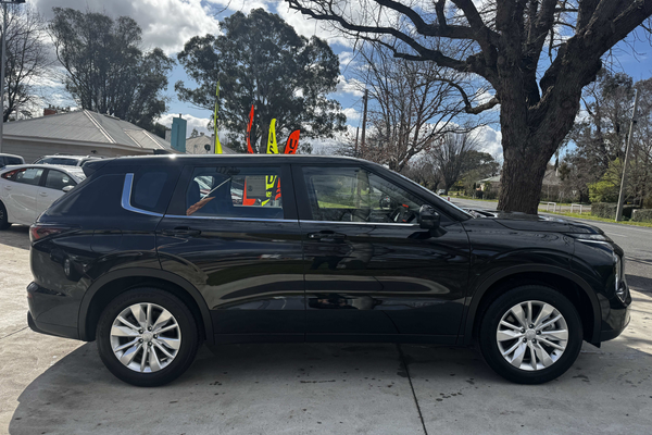 2026 Mitsubishi Outlander ES ZM