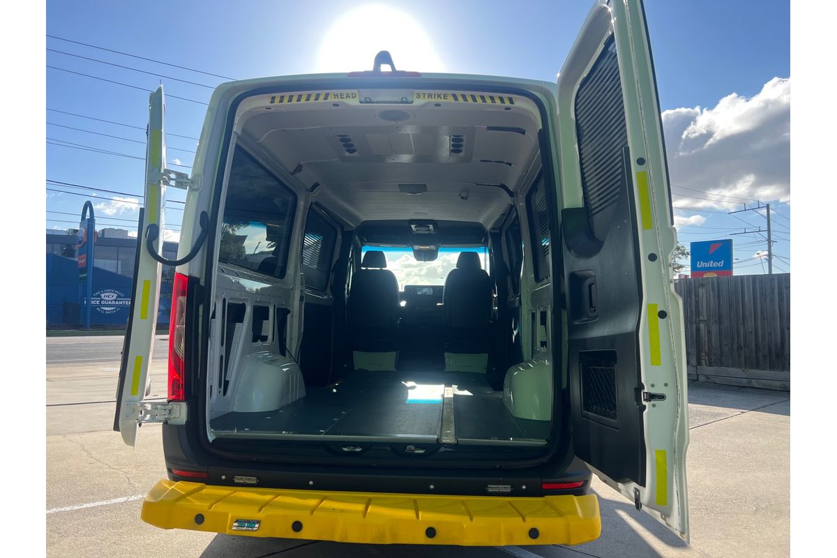 2022 Mercedes-Benz Sprinter 419CDI VS30 MWB Low Roof image 18