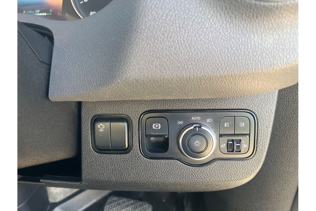 2022 Mercedes-Benz Sprinter 419CDI VS30 MWB Low Roof image 19