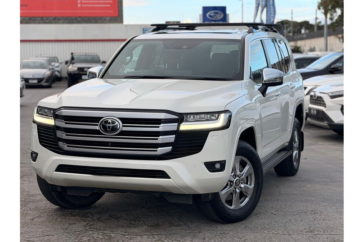 2024 Toyota Landcruiser Sahara FJA300R