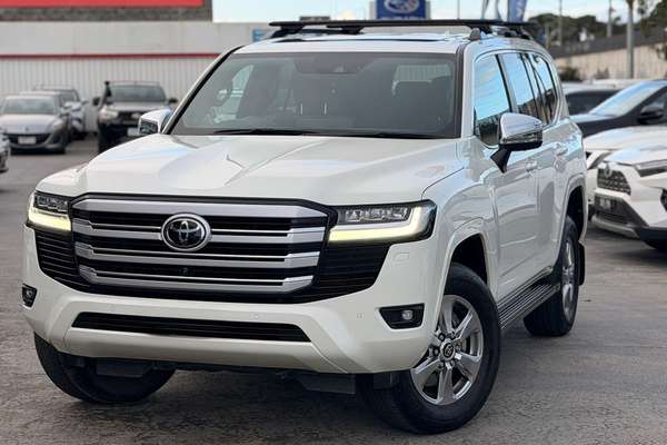 2024 Toyota Landcruiser Sahara FJA300R