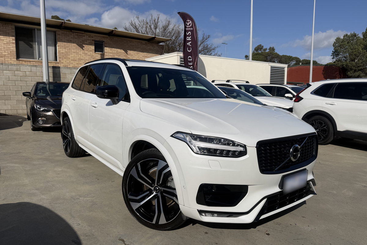2021 Volvo XC90 T6 R-Design