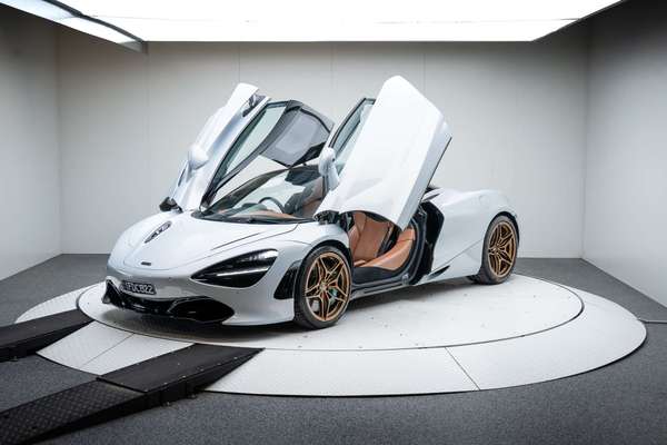 2017 McLaren 720S Luxury P14