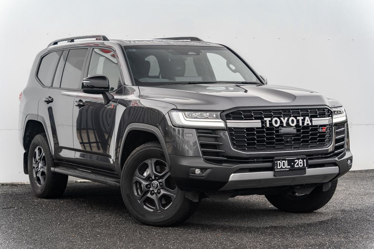 2025 Toyota Landcruiser GR Sport FJA300R