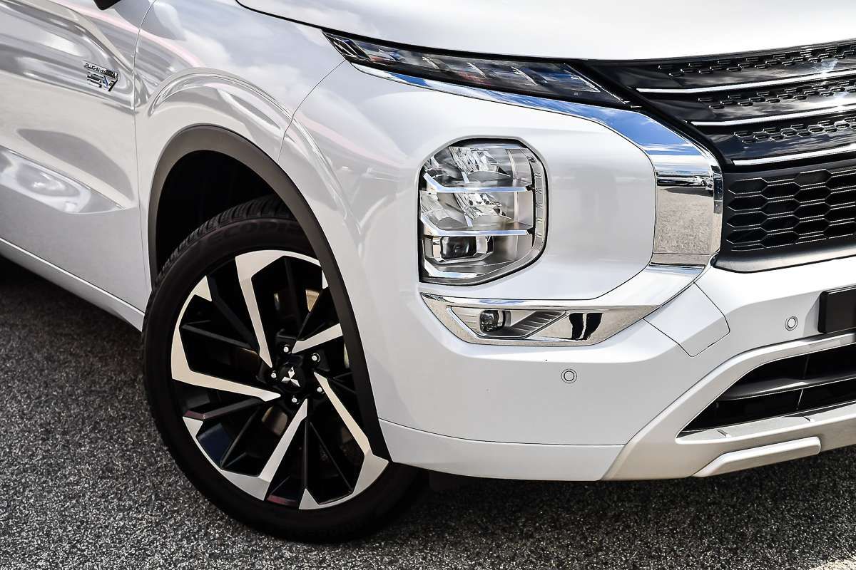 2024 Mitsubishi Outlander PHEV Exceed Tourer ZM