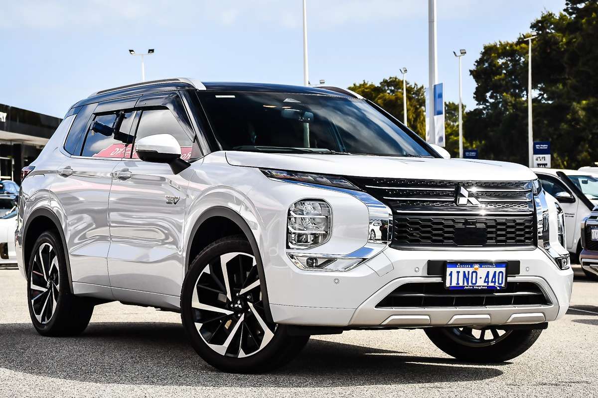 2024 Mitsubishi Outlander PHEV Exceed Tourer ZM
