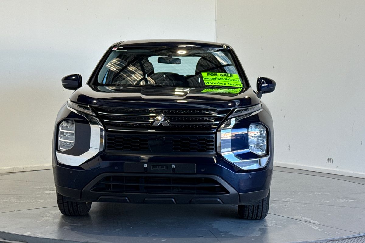 2023 Mitsubishi Outlander ES ZM