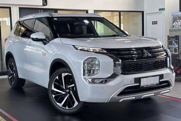 2025 Mitsubishi Outlander PHEV Exceed ZM