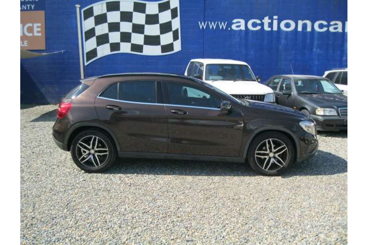 2015 Mercedes-Benz GLA-Class GLA180 X156
