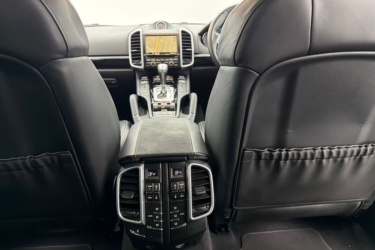 2016 Porsche Cayenne GTS 92A