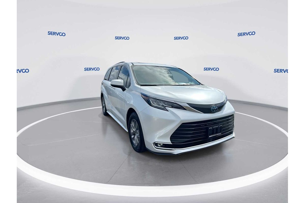 2022 Toyota SIENNA XLE