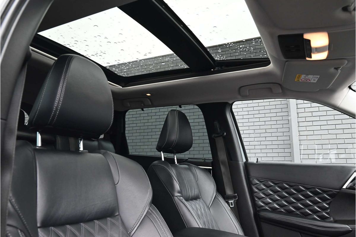 2021 Mitsubishi Outlander Exceed ZM