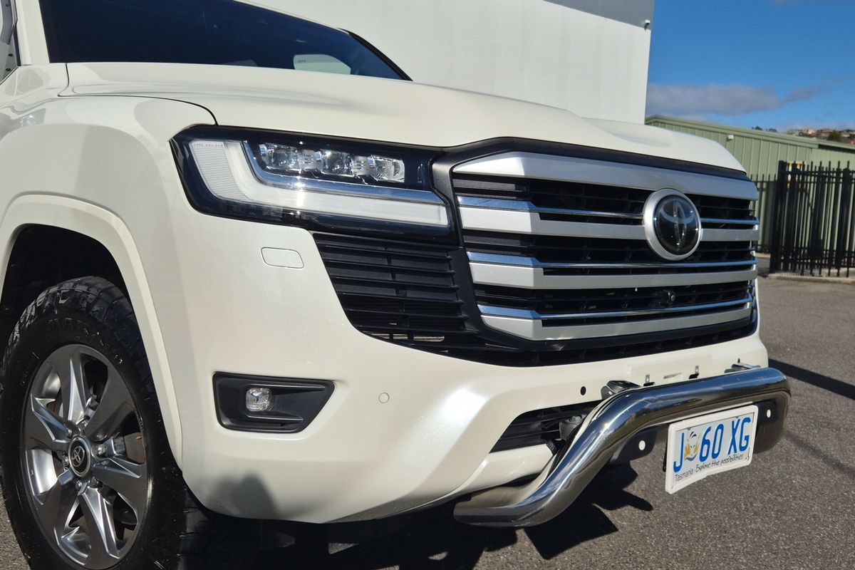 2021 Toyota Landcruiser Sahara FJA300R