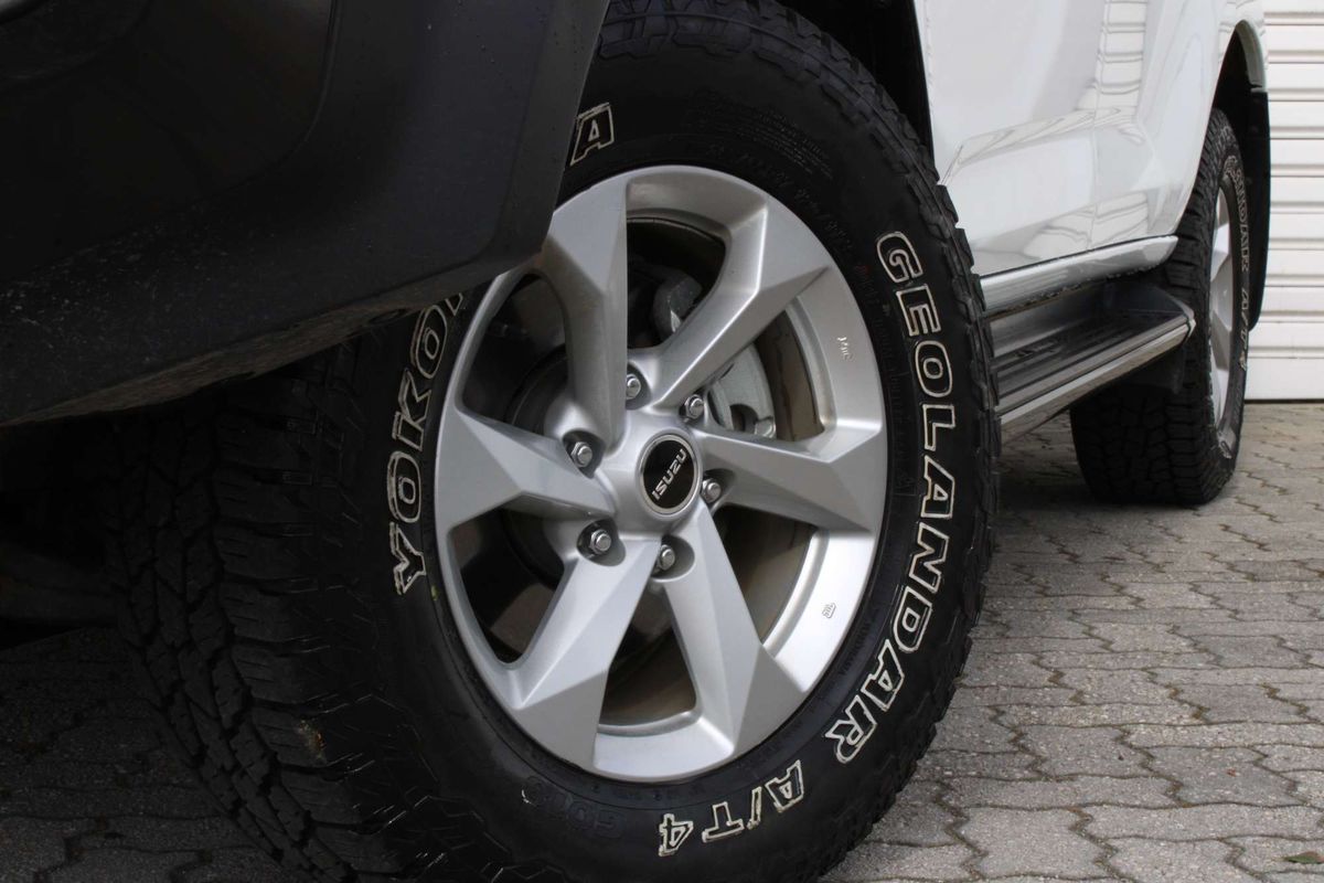 2025 Isuzu MU-X LS-M