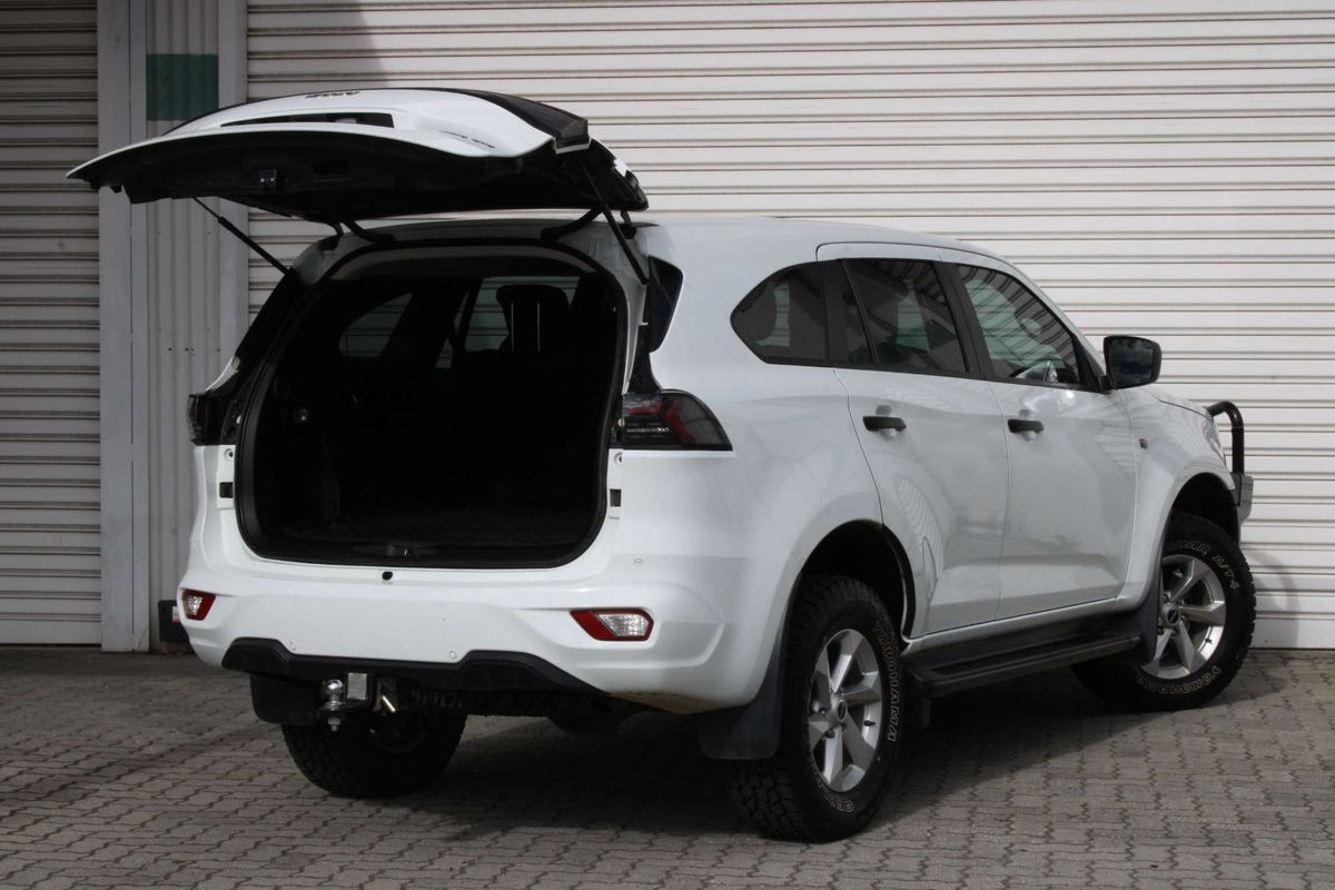 2025 Isuzu MU-X LS-M