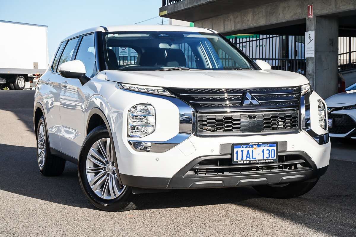 2023 Mitsubishi Outlander ES ZM