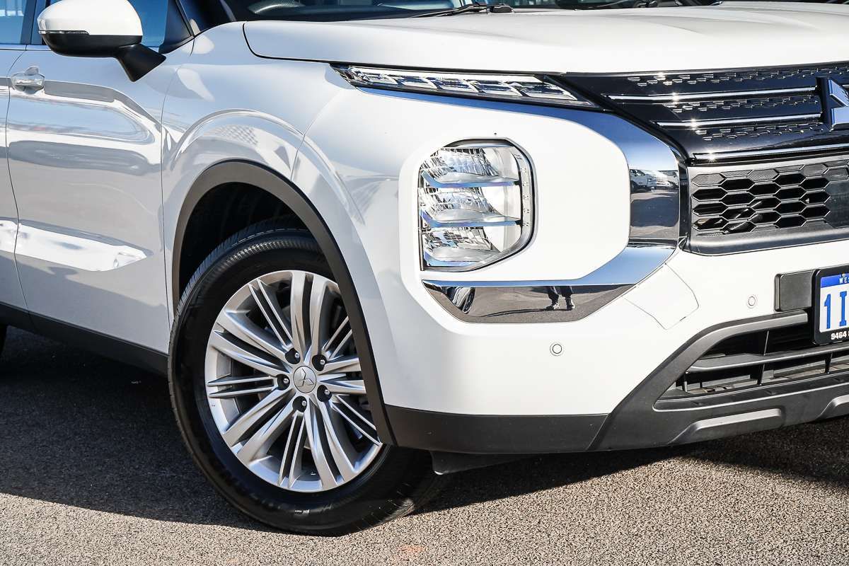2023 Mitsubishi Outlander ES ZM