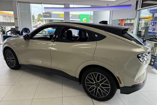 2025 Ford Mustang Mach-E Premium thumb-3