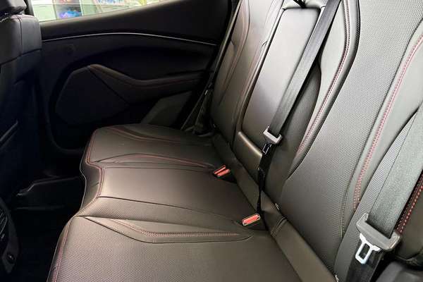 2025 Ford Mustang Mach-E Premium thumb-12