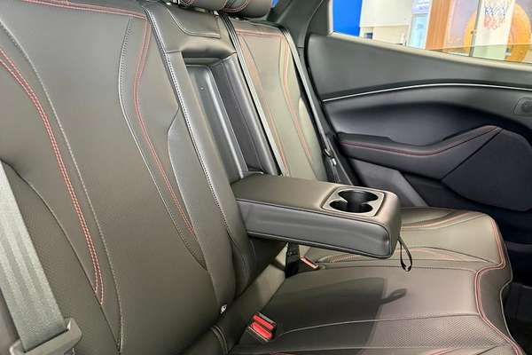 2025 Ford Mustang Mach-E Premium thumb-16