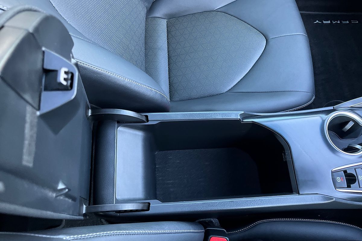 2018 Toyota Camry SX GSV70R