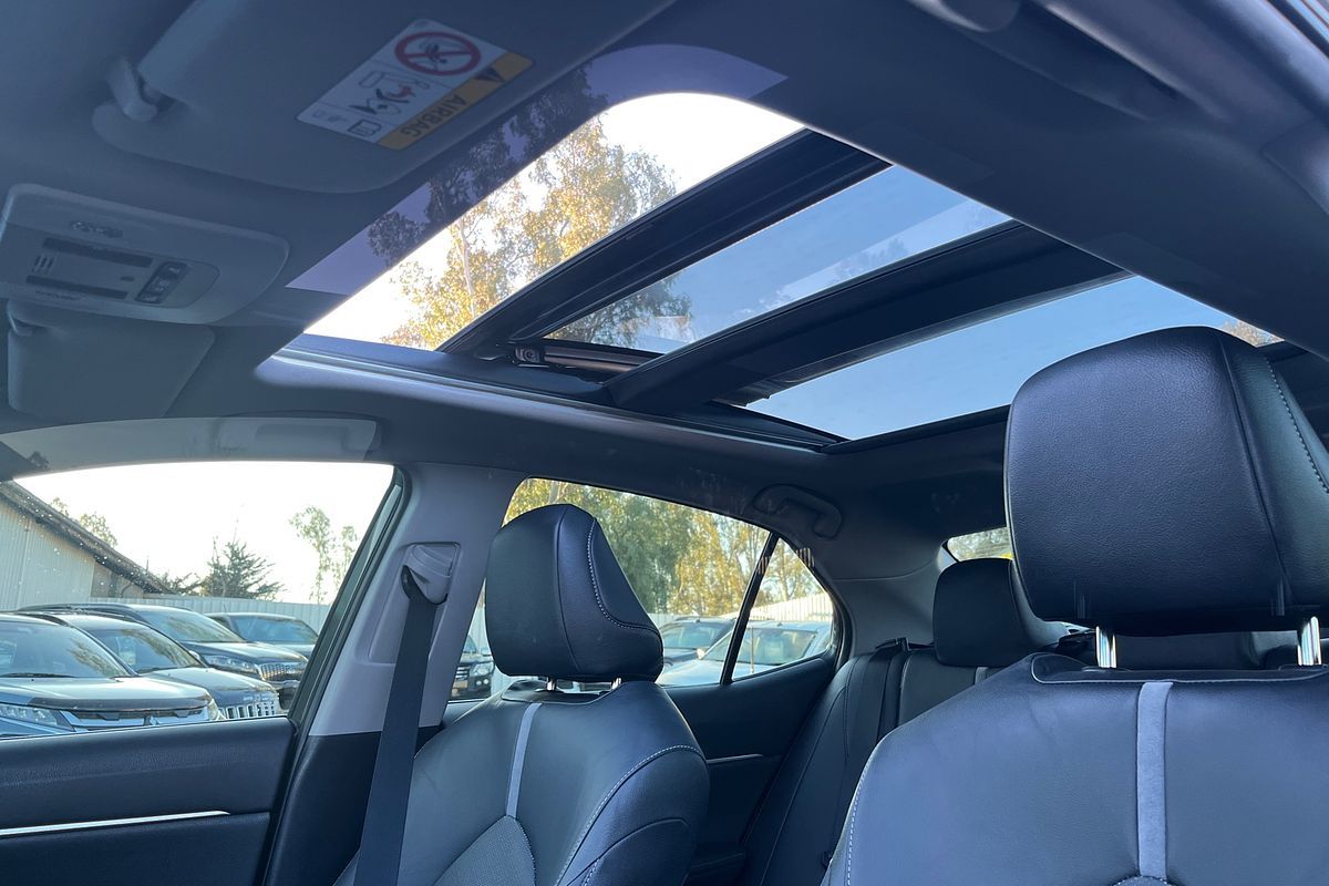 2018 Toyota Camry SX GSV70R