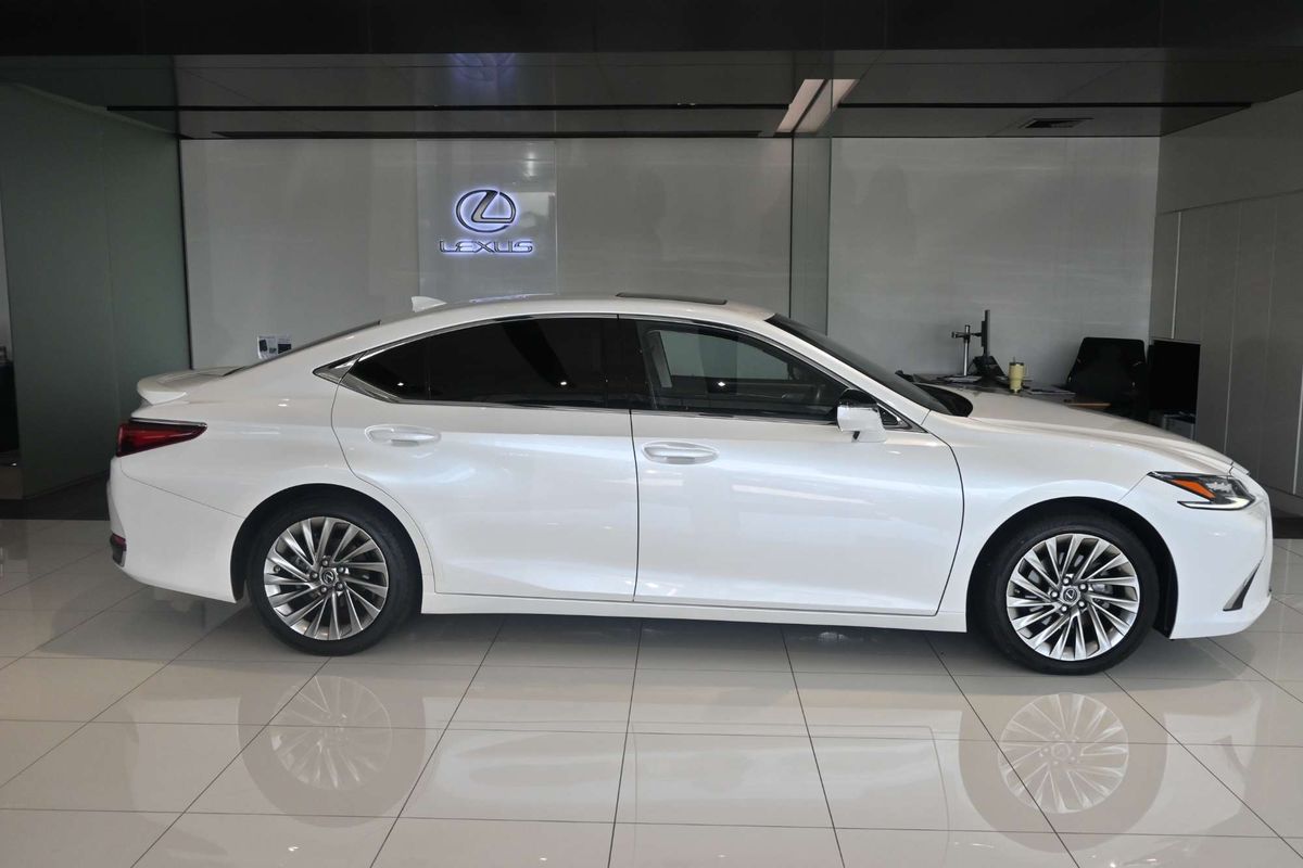 2023 Lexus ES ES300h Sports Luxury AXZH10R