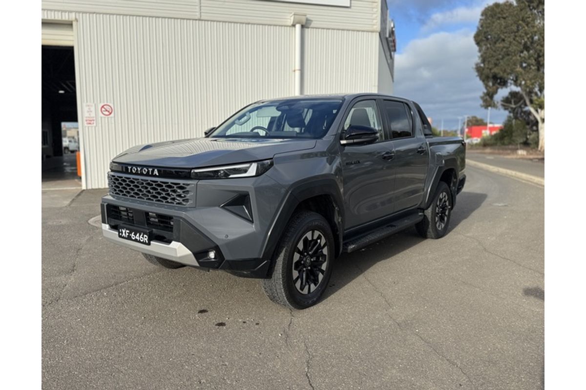 2025 Toyota Hilux SR5 GUN226R