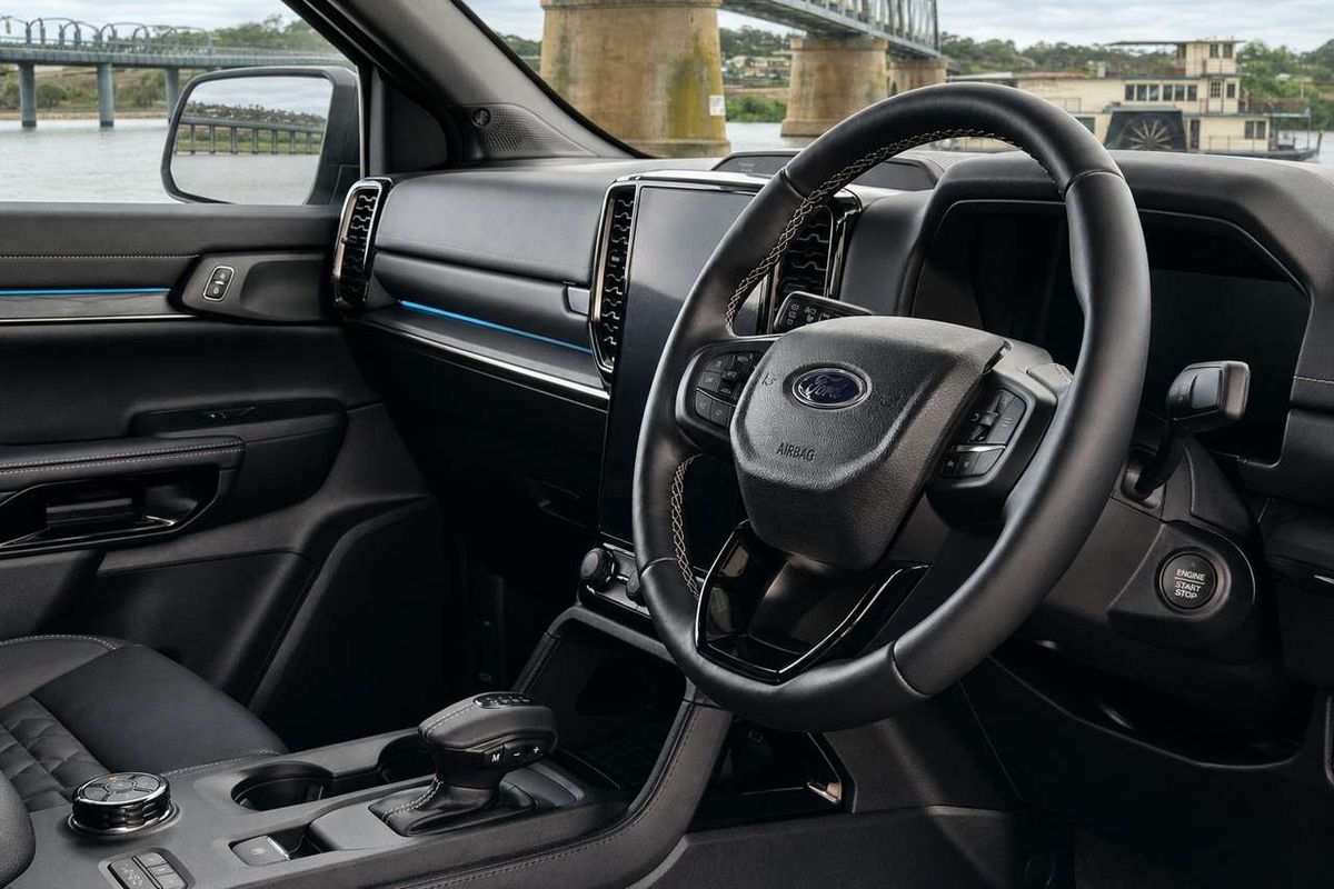 2026 Ford Everest Platinum 3.0L image 2
