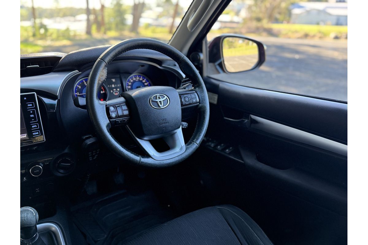 2015 Toyota Hilux SR5 GUN126R 4X4