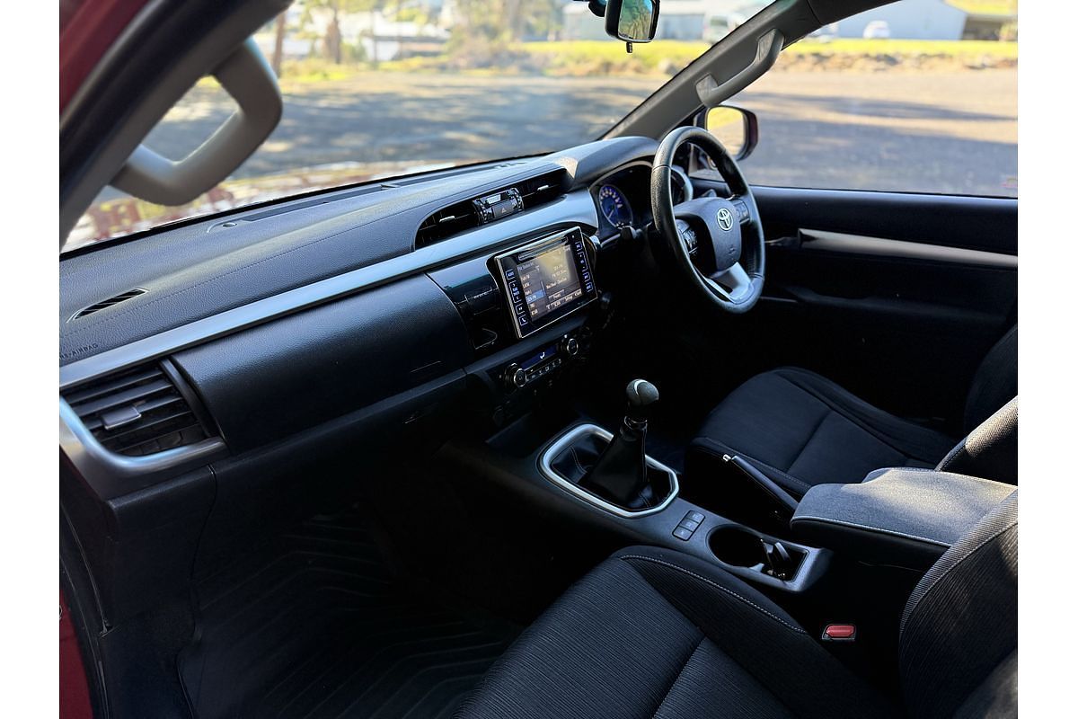 2015 Toyota Hilux SR5 GUN126R 4X4