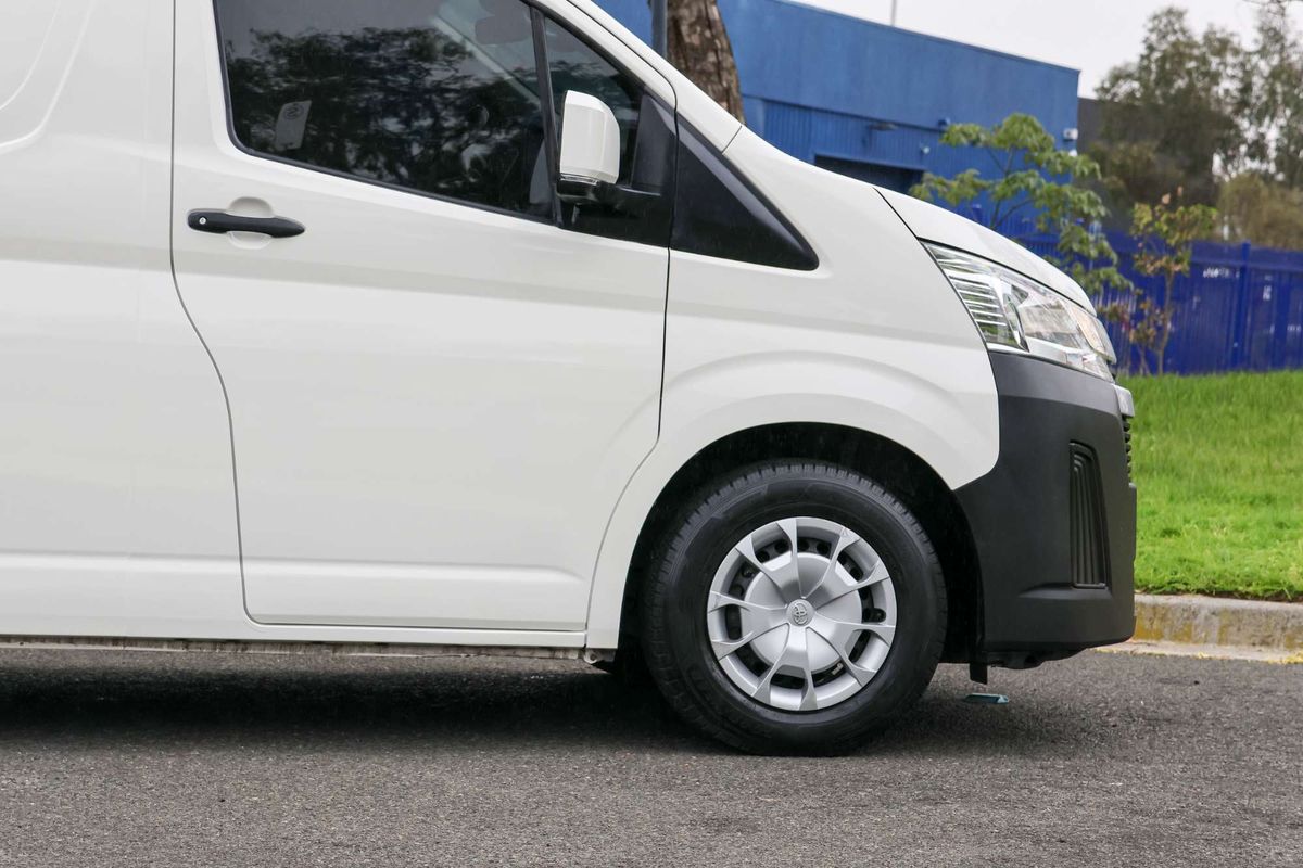 2022 Toyota Hiace GDH300R LWB image 4