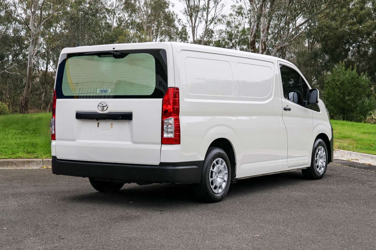 2022 Toyota Hiace GDH300R LWB image 9