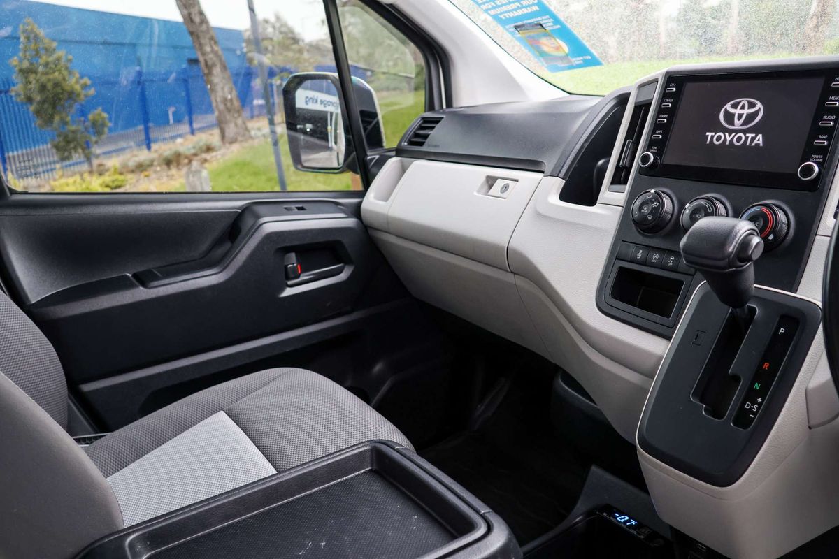 2022 Toyota Hiace GDH300R LWB image 16