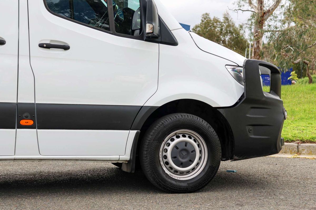 2019 Mercedes-Benz Sprinter 419CDI VS30 MWB Low Roof image 6