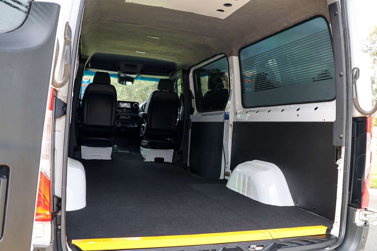 2019 Mercedes-Benz Sprinter 419CDI VS30 MWB Low Roof image 14