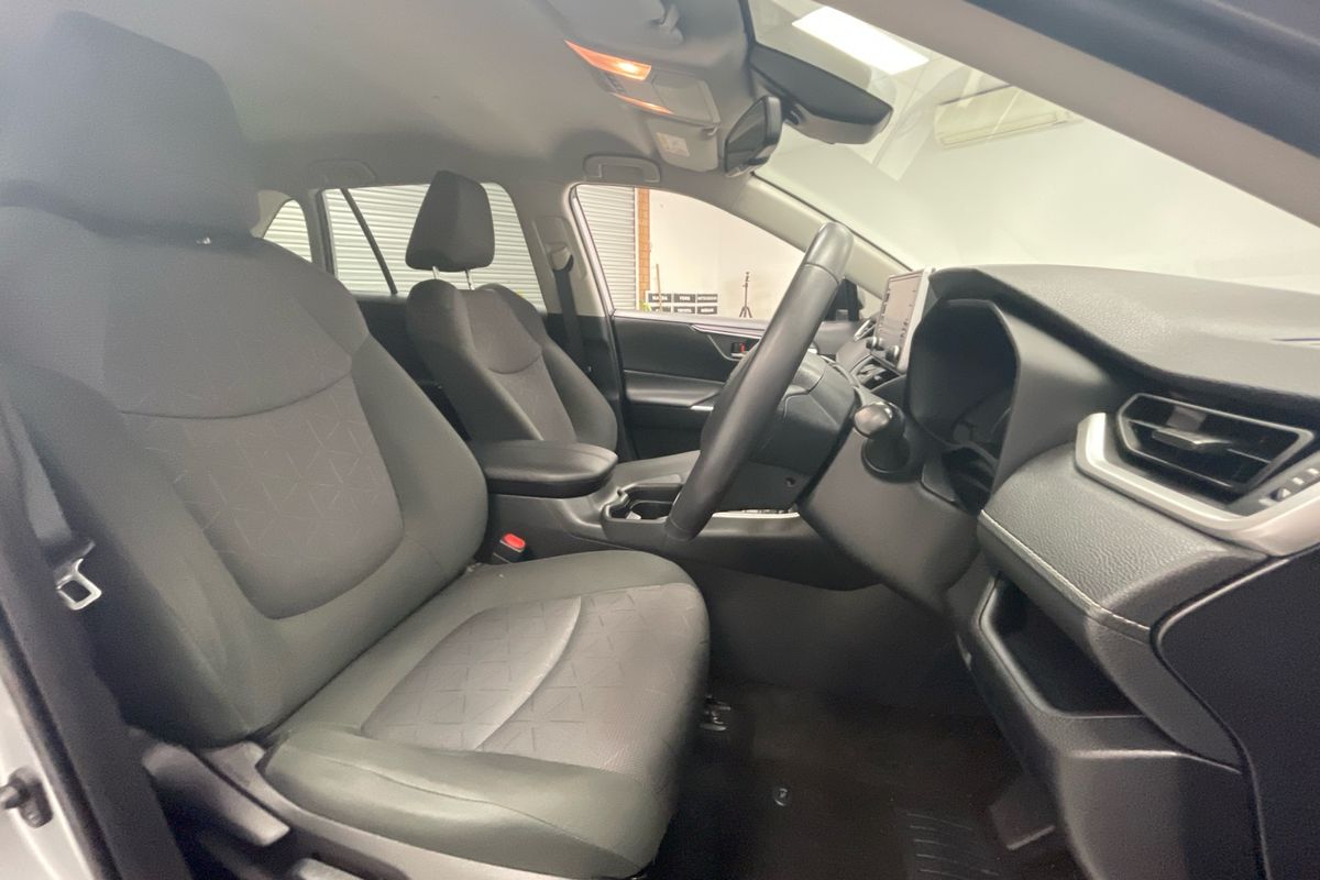 2020 Toyota RAV4 GXL MXAA52R