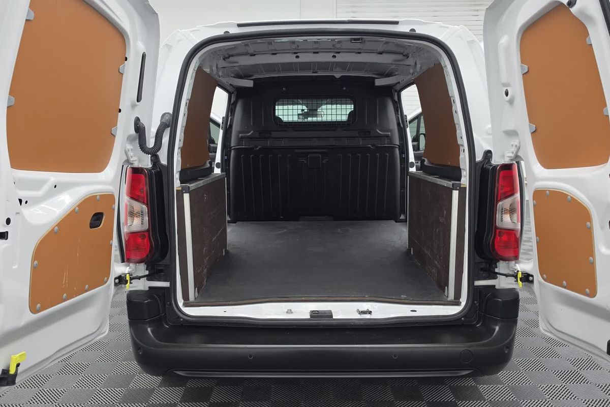 2023 Peugeot e-Partner Pro K9 LWB image 18