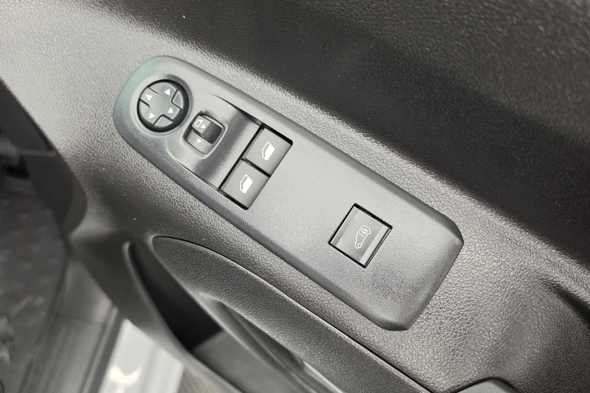2023 Peugeot e-Partner Pro K9 LWB image 31
